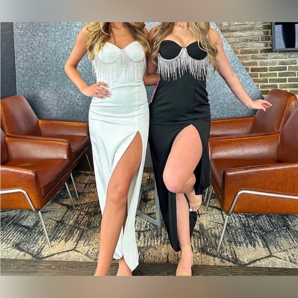 New With Tags GB Beaded Fringe Front Slit Sweetheart Neckline Gown Size - Picture 5 of 7